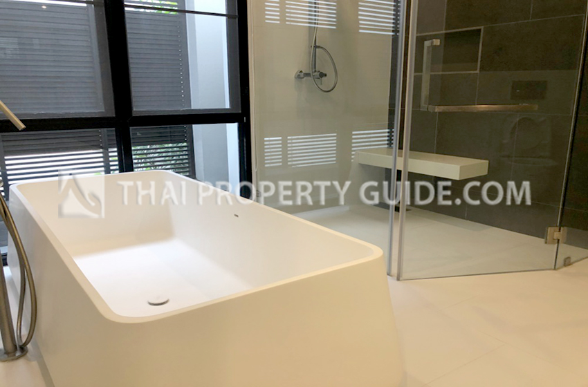 House with Shared Pool in Ramkhamhaeng 
